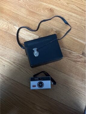 UNTESTED Kodak Instamatic 124 Vintage Film Camera